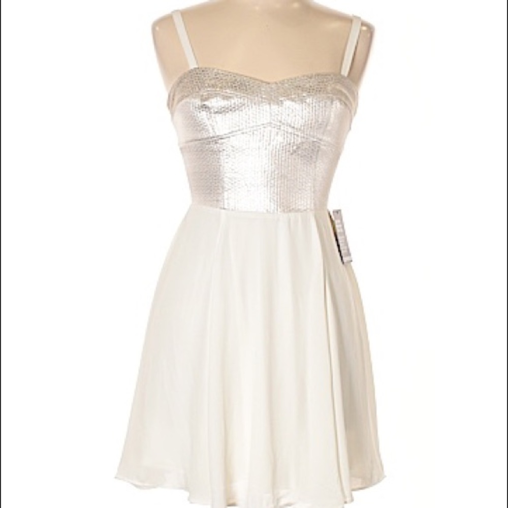 Express Dress Brand NWT Ivory sz 6